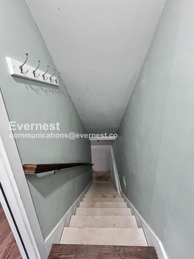 Building Photo - 1306 Pillow St