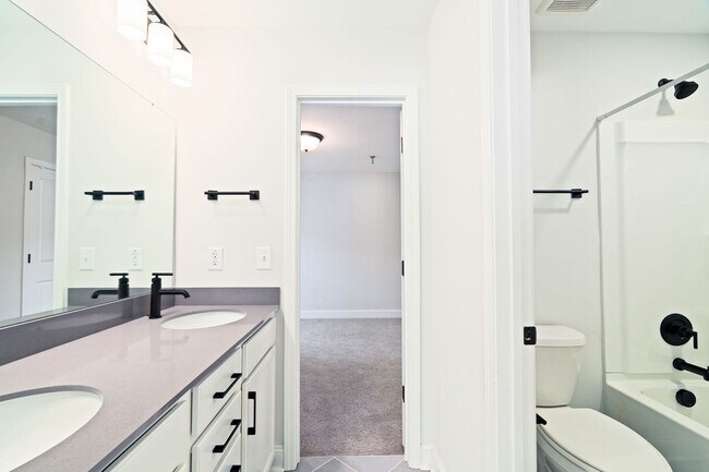 Building Photo - Spacious Lowcountry Retreat in Moncks Corner