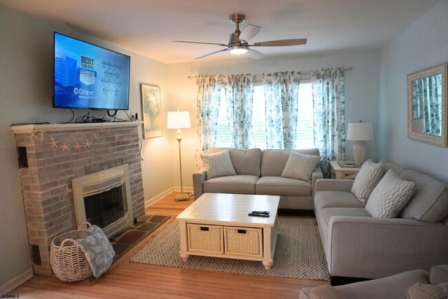 Building Photo - 101 W Meyran Ave