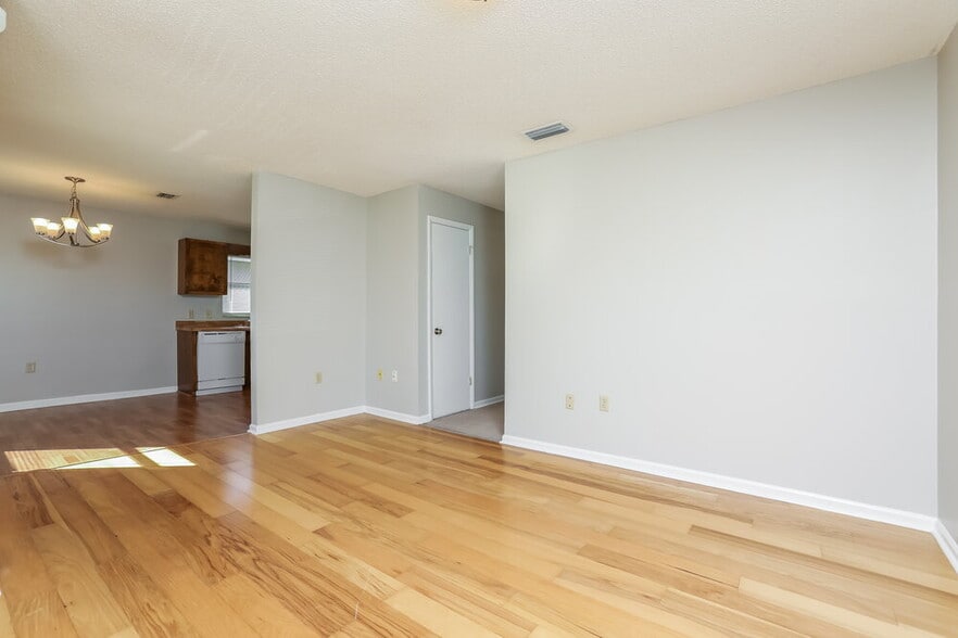 Building Photo - 1608 Gattis Dr