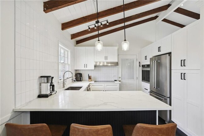 Building Photo - 6555 Williamson Dr NE