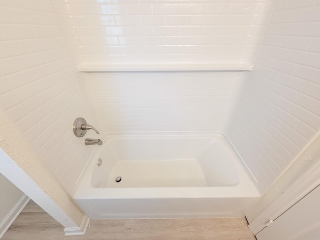 Building Photo - 6 Sowell Ln