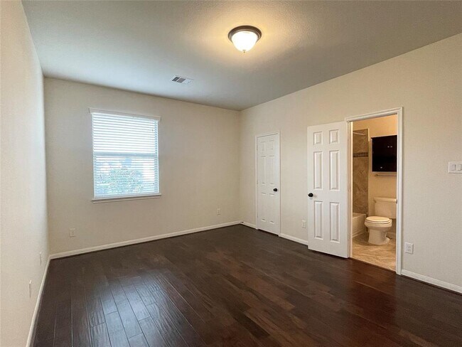 Building Photo - 5366 Blue Mountain Ln