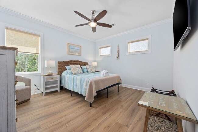 Building Photo - All Inclusive Seasonal Rental in the Beaut...