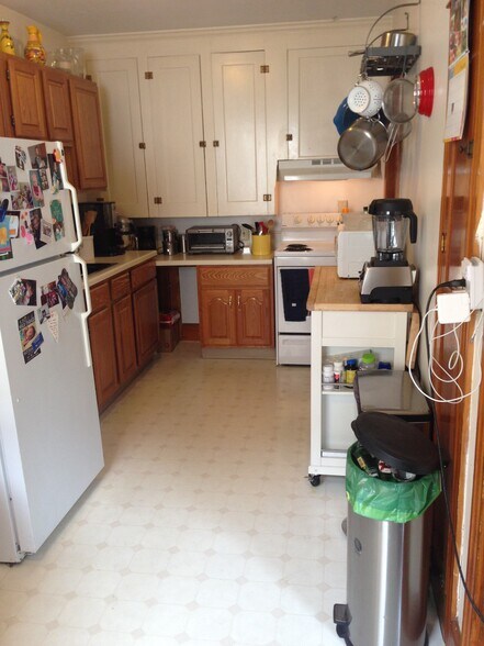 Building Photo - 21 Fessenden St