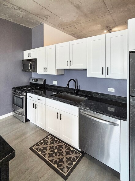 Building Photo - 1720 S Michigan Ave