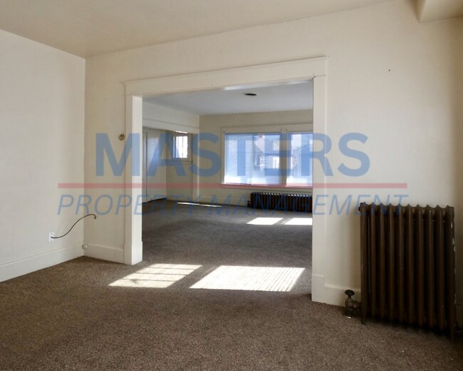 Building Photo - 4113 N Lockwood Ave