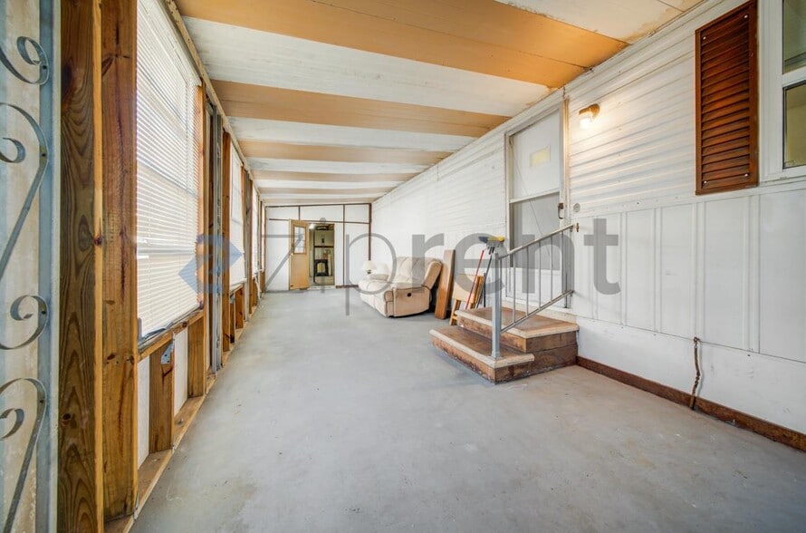 Building Photo - 27466 US Hwy 19 N