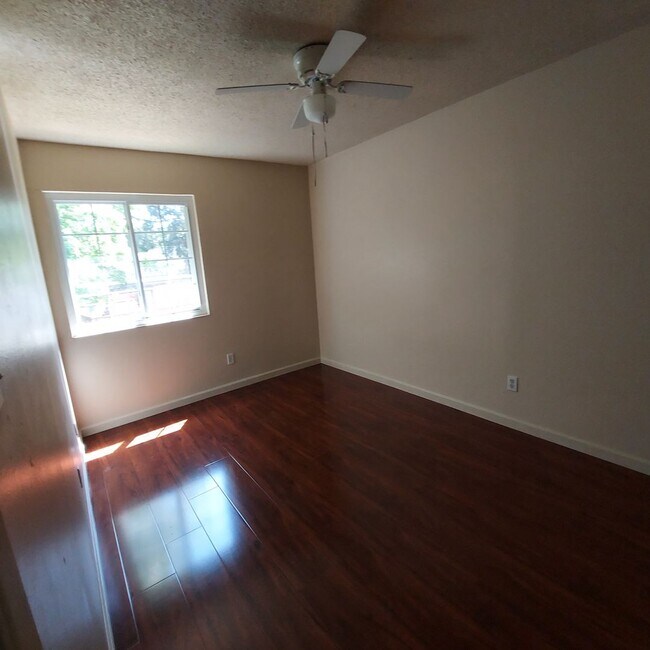 Building Photo - Nice 3 bedroom condo near CSUS.  Available for move in this month.
