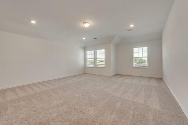 Building Photo - 2404 Swallowtail St