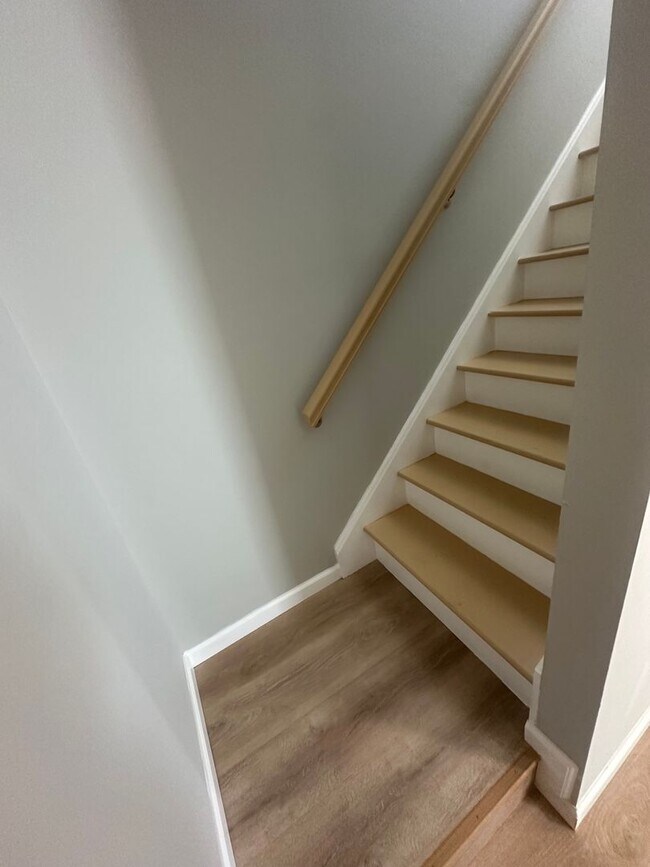 Building Photo - BEAUTIFUL RENOVATED NEW 3 BEDROOM HOUSE MI...