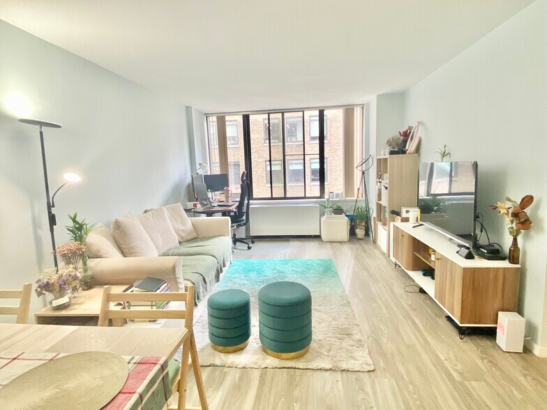 Primary Photo - 445 5th Ave