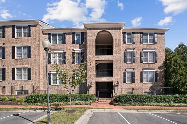 Building Photo - Furnished 2BR/2BA plus den located at Tuck...