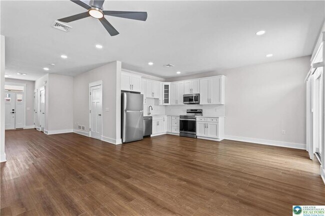 Building Photo - 1674 Best Pl