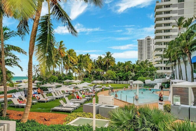 Building Photo - 4401 Collins Ave