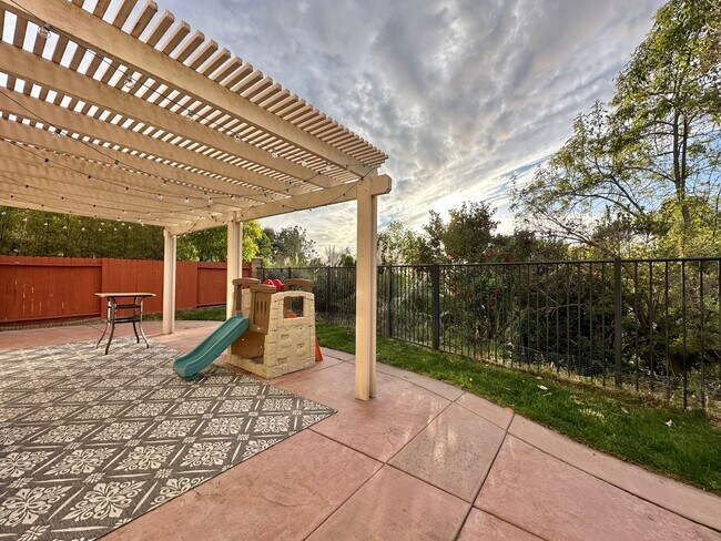 Building Photo - Modern Comfort in Vista: 3BR/2.5BA Rental Home with Central AC, 2-Car Garage, and Luxurious Upgra...