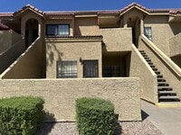 Building Photo - ELLIOT PLACE CONDOMINIUMS UPDATED/REMODELED GROUND FLOOR 1 BED PLUS DEN UNIT WITH 1 CAR GARAGE