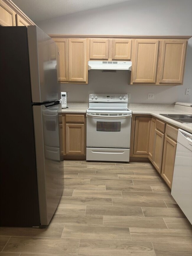 Building Photo - 7970 Stonebrook Dr