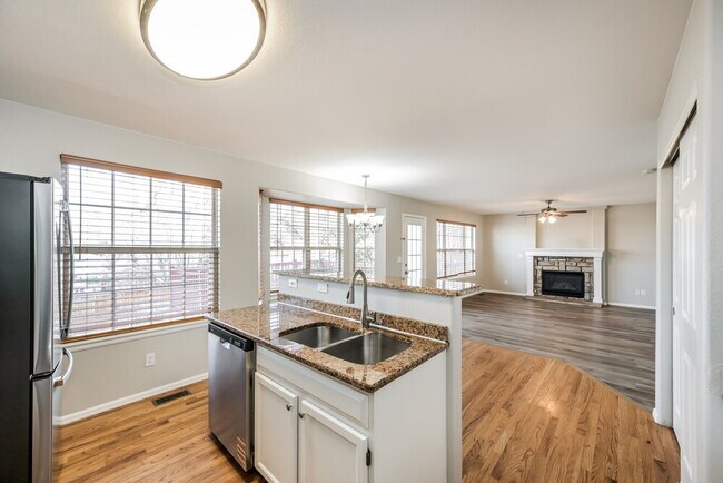 Building Photo - 5991 S Rock Creek Dr