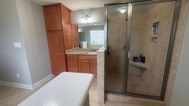 Building Photo - Amazing home with custom touches and in-ground pool