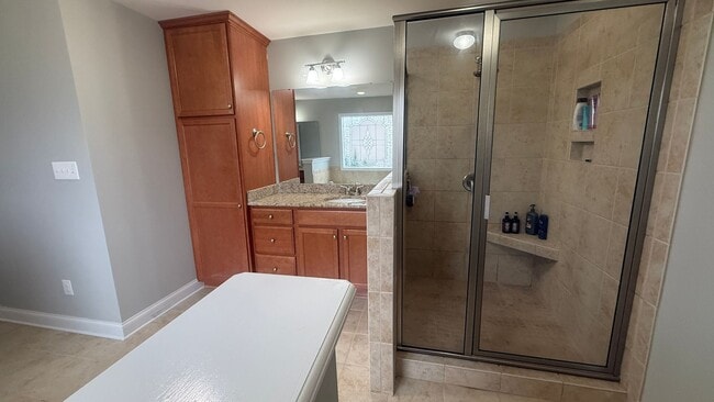 Building Photo - Amazing home with custom touches and unground pool