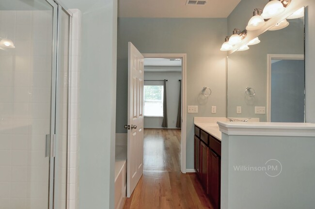 Building Photo - Big & Nice 3Br/2.5Bth Townhome in Steele C...