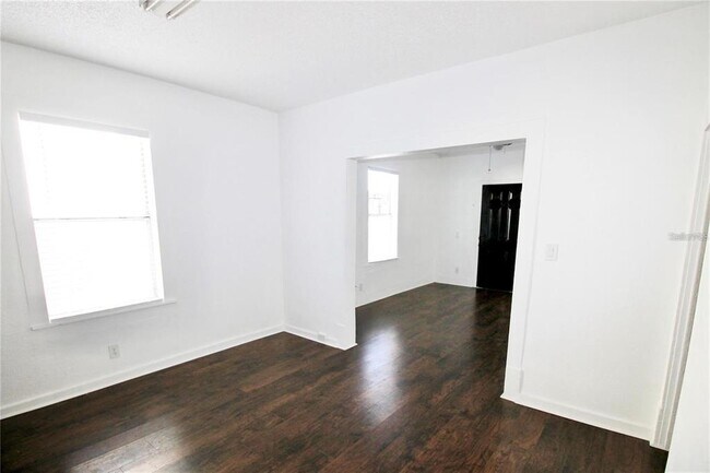 Building Photo - 610 Dundee Rd