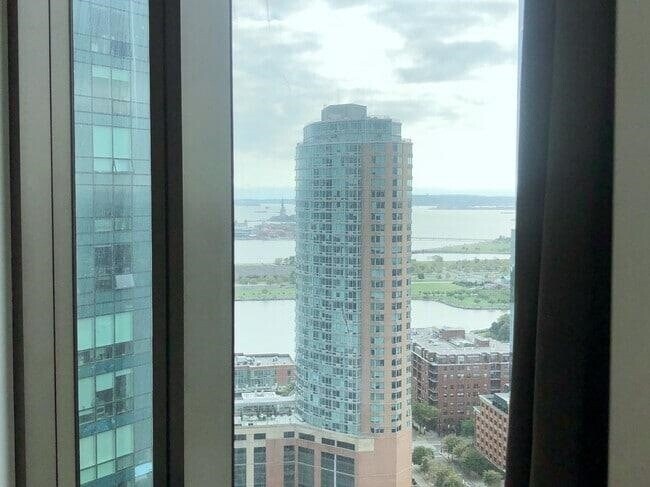 Building Photo - 99 Hudson St