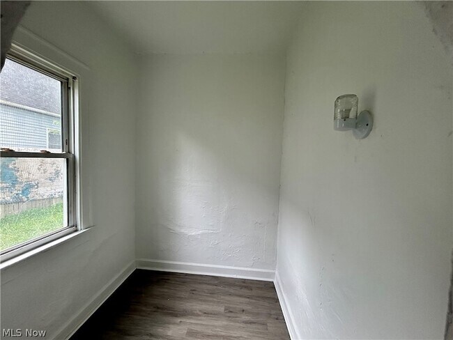 Building Photo - 3654 E 53rd St