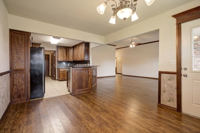 Building Photo - 509 Finch St