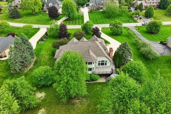 Building Photo - 1819 Brookview Dr