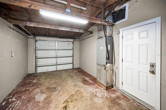 Building Photo - 7402 Country Club Dr