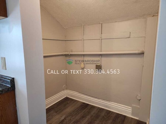 Building Photo - 406 1st St SE