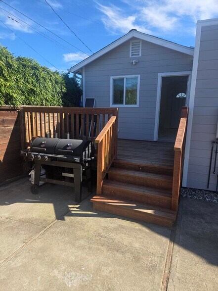 Building Photo - 5137 Garvin Ave