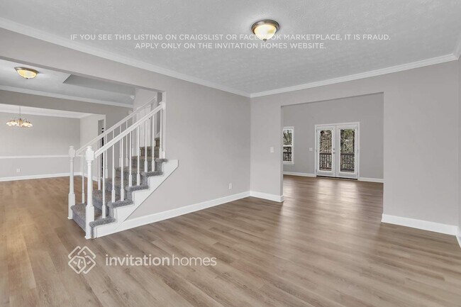 Building Photo - 1810 Collines Ave