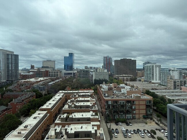 Building Photo - 1600 S Prairie Ave