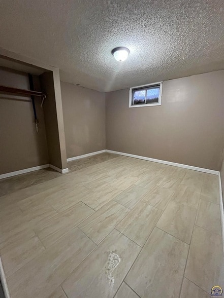 Building Photo - 2313 W 9th Ave