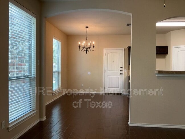 Building Photo - 215 N College St