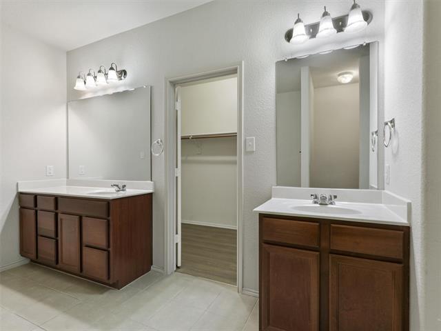 Building Photo - 5105 Marina Dr