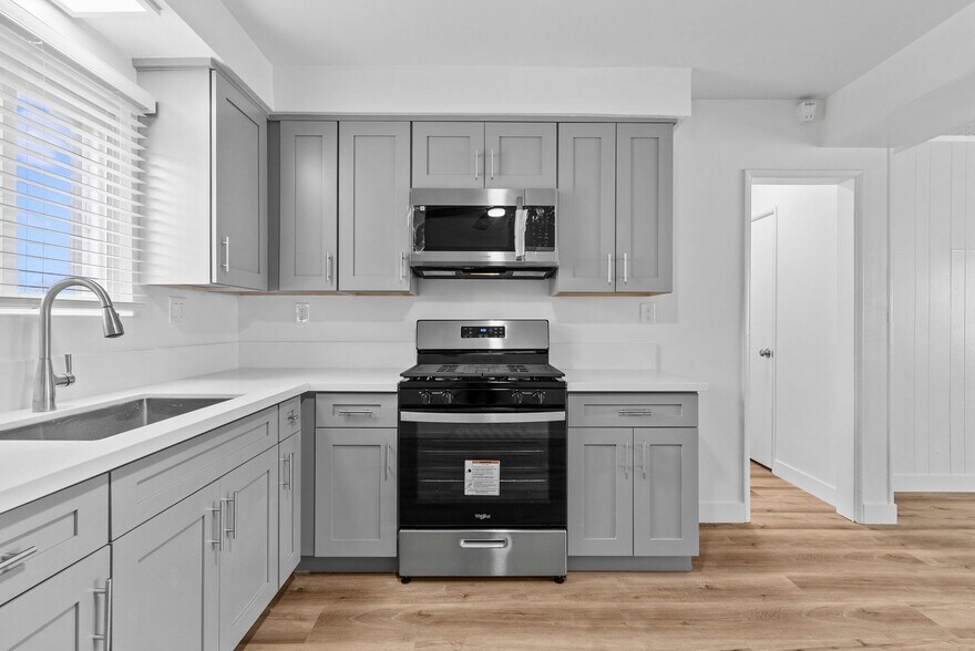 Building Photo - 112 E Buckthorn St