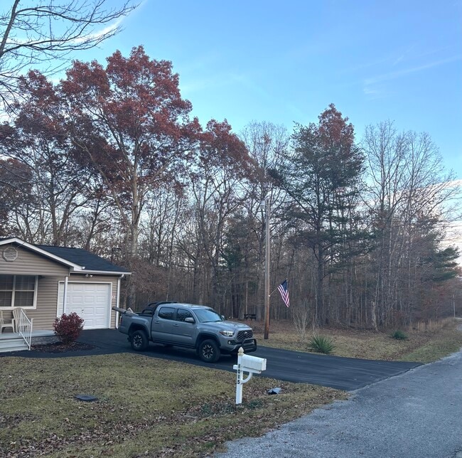 Building Photo - 1015 Katta Trce