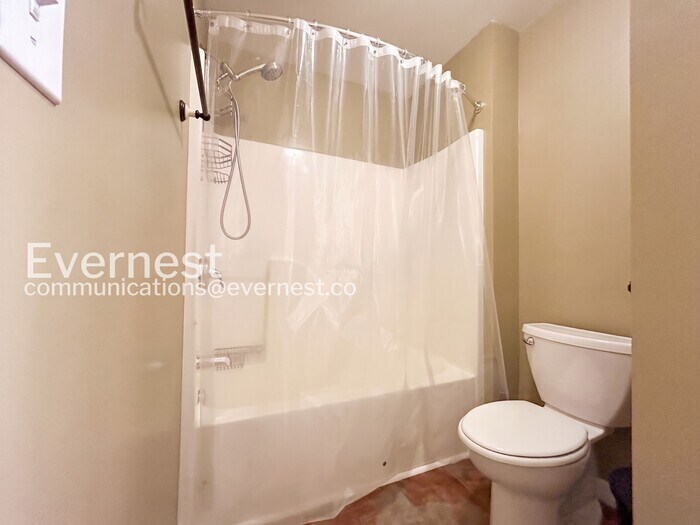 Building Photo - 5995 Chinook Ct