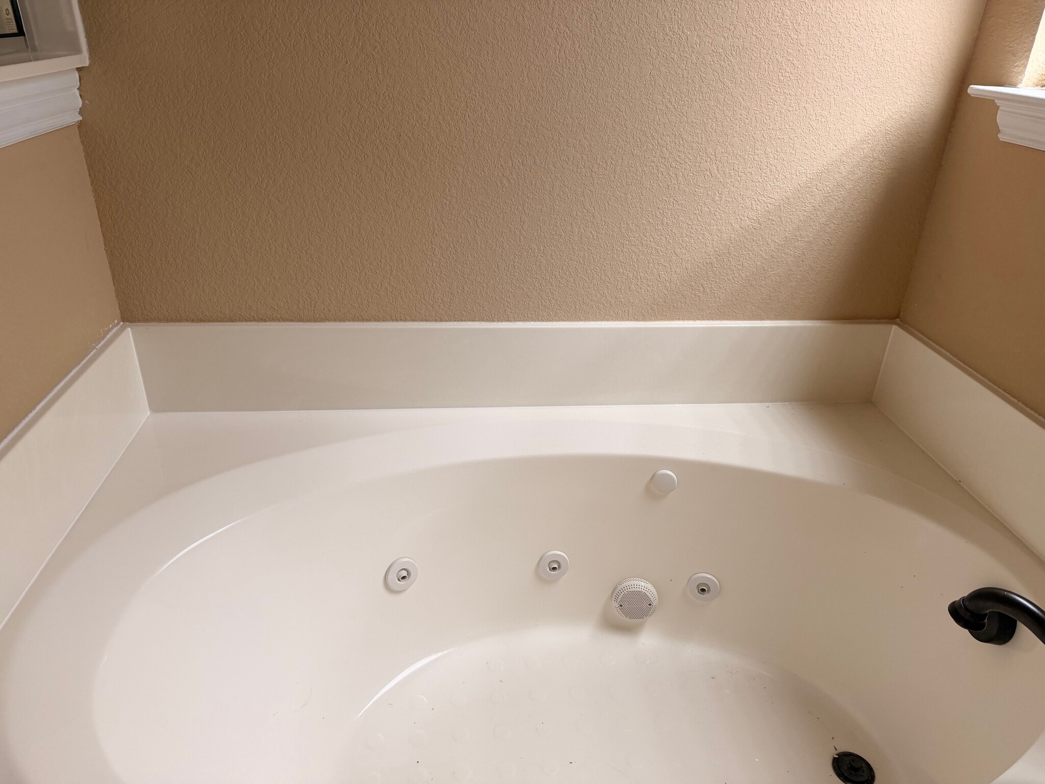 Building Photo - 10133 Sanden Dr