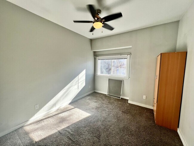 Building Photo - 607 N Ruby St