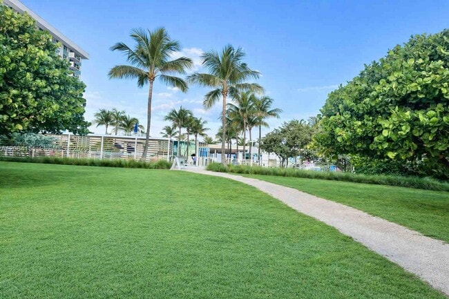 Building Photo - 9225 Collins Ave