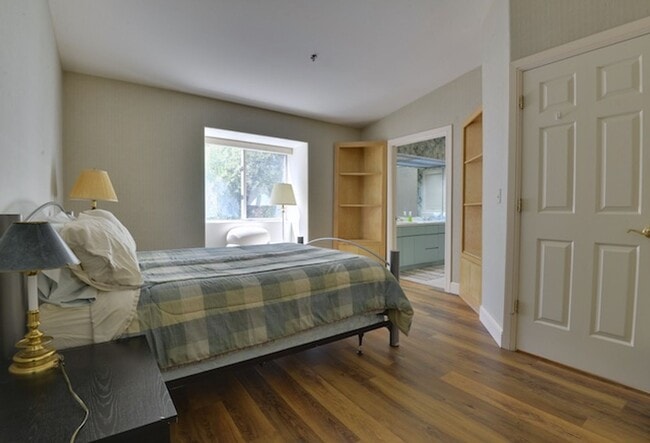 Building Photo - Incline Village: Condo - 2 Bedrooms, 2.5 Bathrooms, 1 Car Garage, Low Elevation, Walk to Lake.