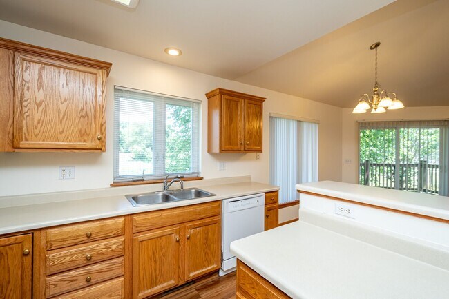 Building Photo - 7 Redtail Ct