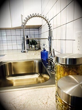 Building Photo - One Bed, One Bath Coming Soon!