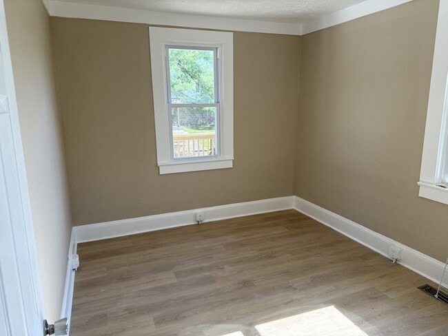 Building Photo - 304 Wildwood Ave