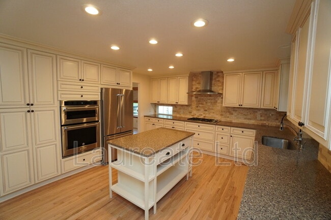 Building Photo - 1702 W Dry Creek Rd